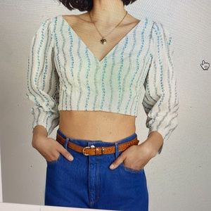 Never worn v-neck poplin floral crop